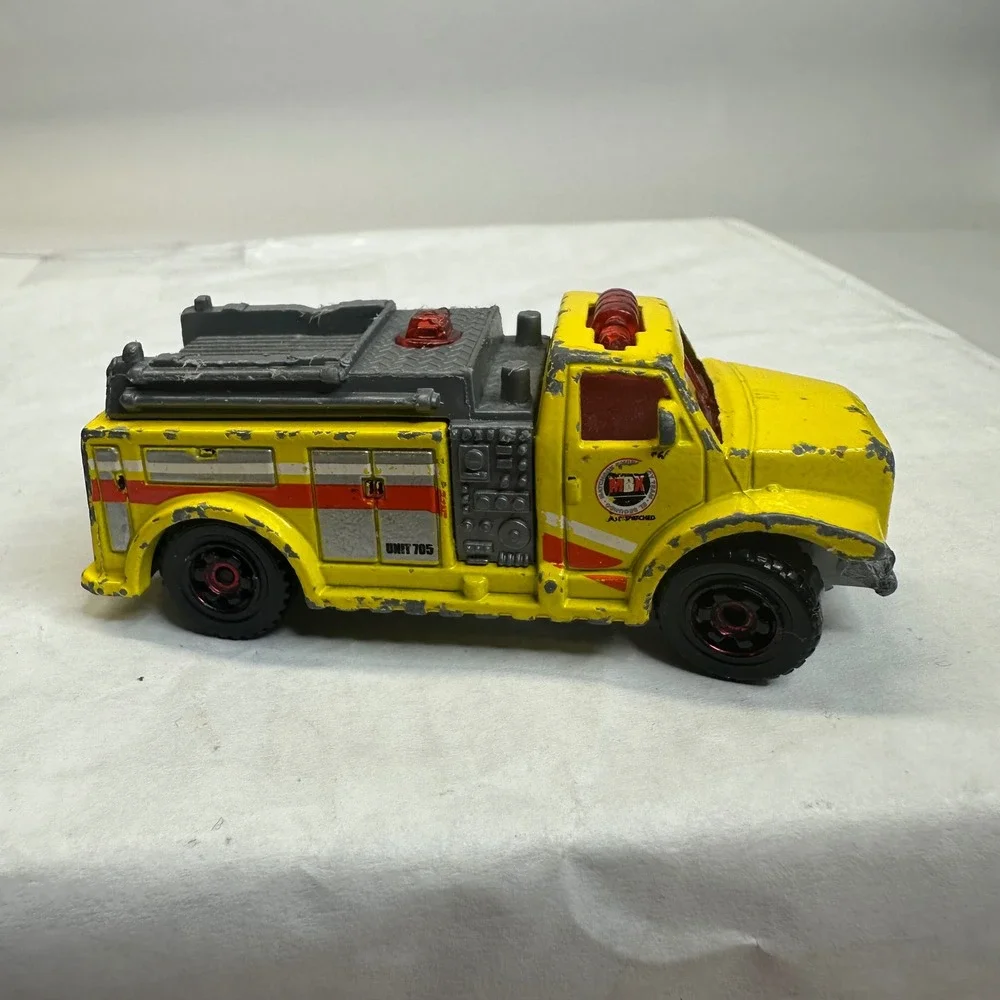 Matchbox Highway‎ Rescue Fire Truck Yellow MB566 Unit 705 2002 Mattel Diecast